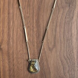 Elegant Gold Pendant Necklace